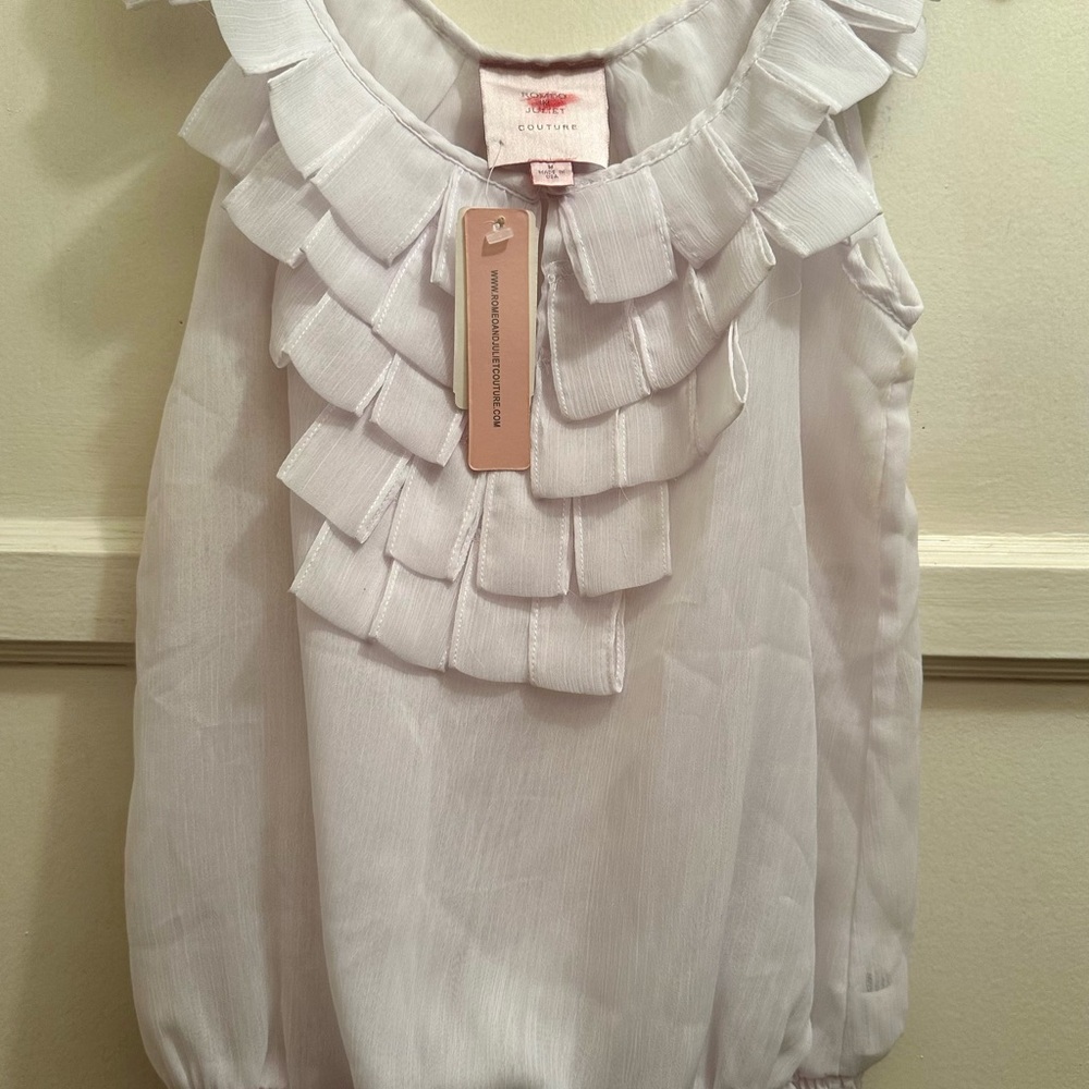 Romeo & Juliet Couture sheer ivory sleeveless blouse w/keyhole button NWT sizeM